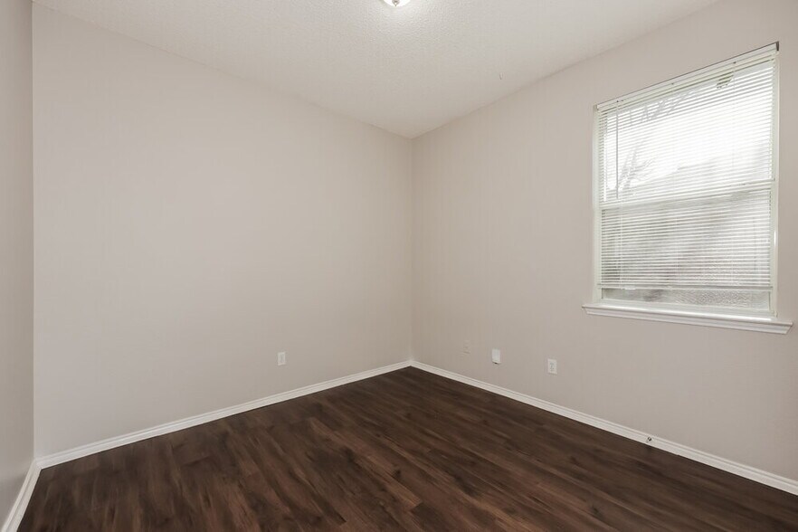 Building Photo - 6460 Downeast Dr