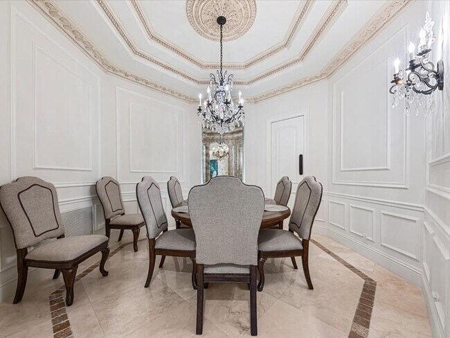 Building Photo - 3030 NE 45th St