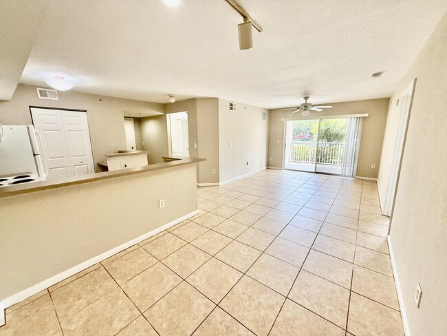 Building Photo - 181 SW Palm Dr
