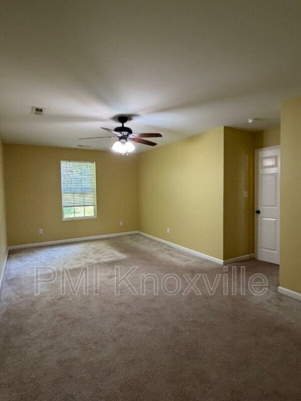 Building Photo - 2340 Boxwood Ln NE