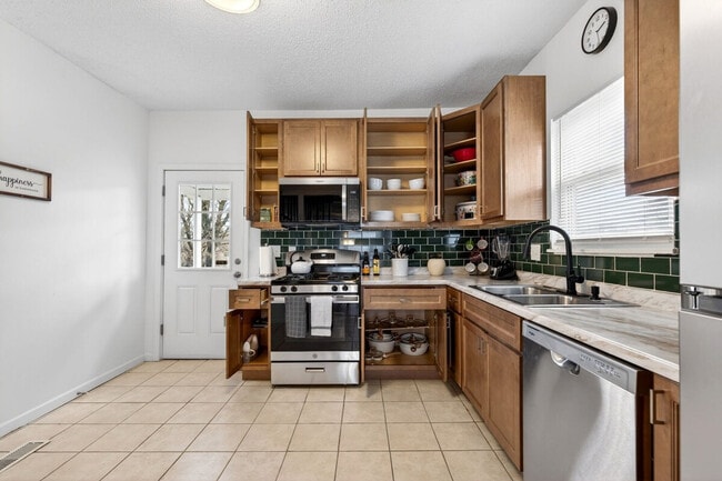 Building Photo - 146 W Felton Ave