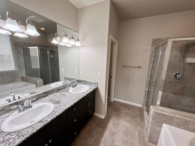 Building Photo - $2,495 Ashlan & Dewolf, 4 Bedrooms - Del D...