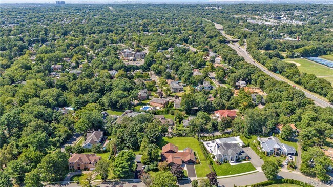 Building Photo - 15 Parkway Dr