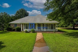 Building Photo - 3 Bed/2 Bath House on a Corner lot in Brandon