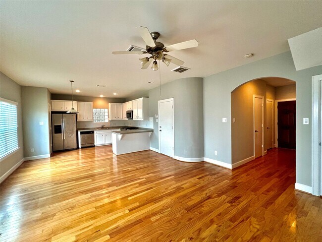 Building Photo - 3731 Main Poplar Dr