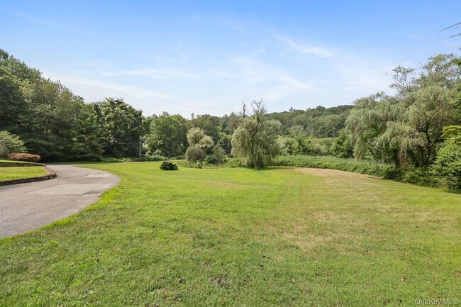 Building Photo - 777 Armonk Rd