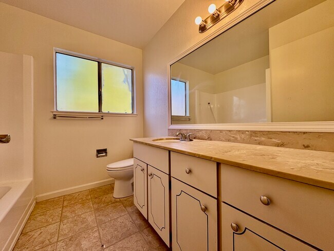 Building Photo - 772 Privet Ct