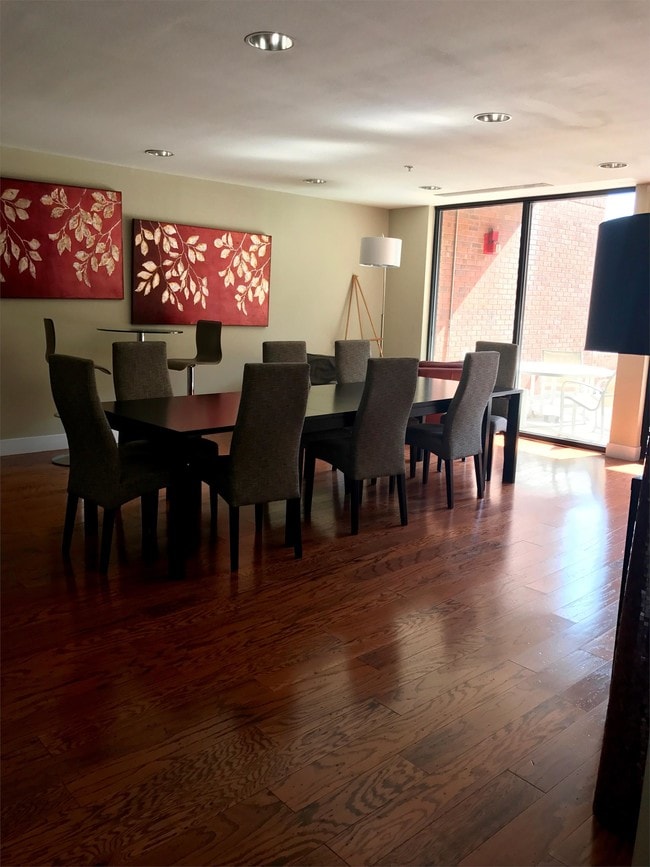 Building Photo - 1975 Grant St