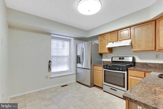 Building Photo - 140 S Barrow Pl