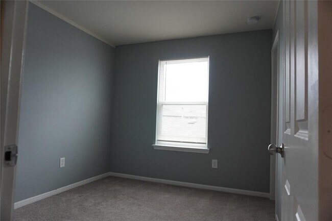 Building Photo - 14503 Overland Pass