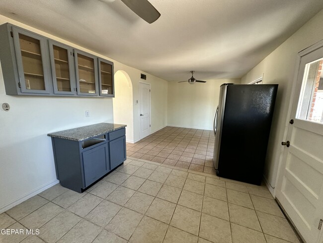 Building Photo - 10336 Windsor Dr