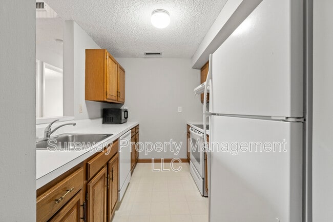Building Photo - 902 Aspen Dr