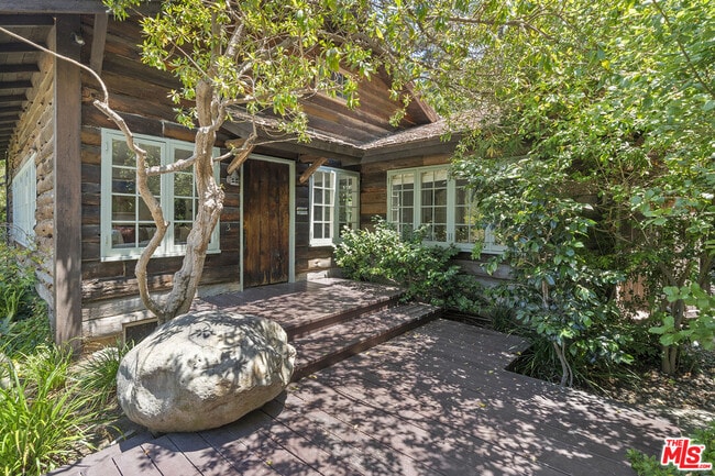 Building Photo - 3 Latimer Rd