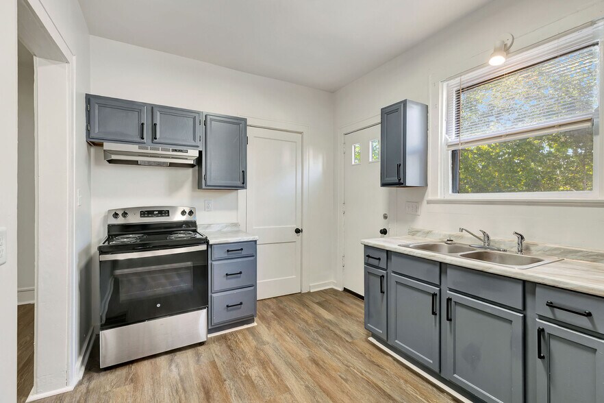 Building Photo - 2231 Flora St