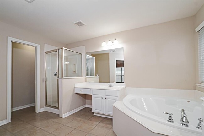 Building Photo - 6403 Alicia Way Dr