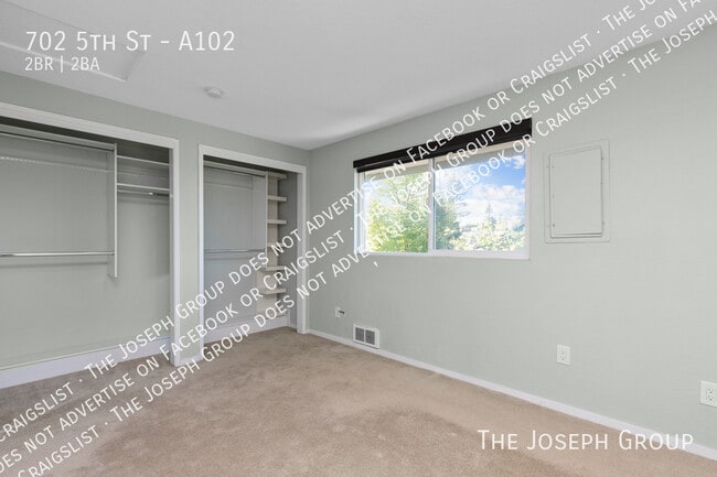Building Photo - 702 5th St