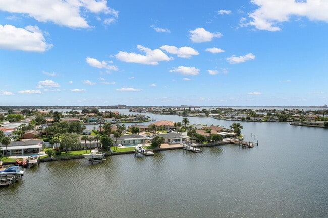 Building Photo - 420 64th Ave