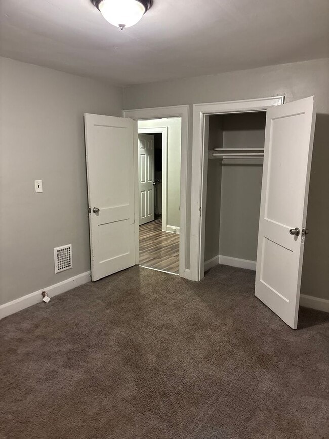 Building Photo - 48 N Roys Ave