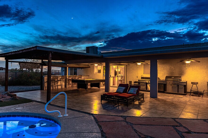 Building Photo - 3878 Challenger Dr