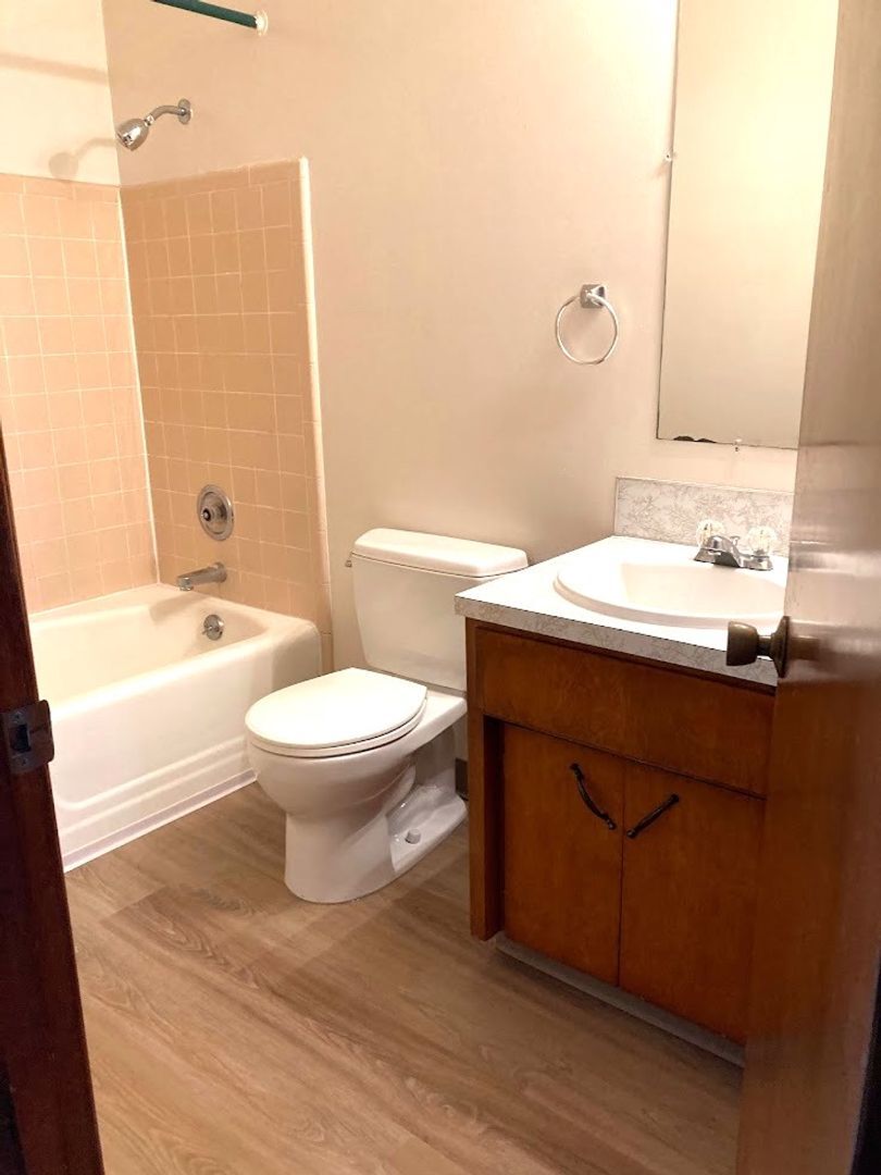 Building Photo - 1001 SW Woods St