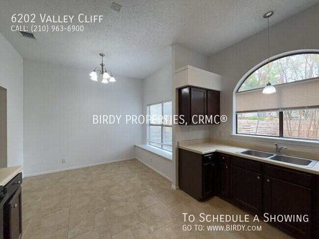 Building Photo - 6202 Valley Clf
