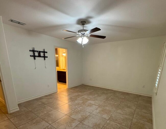 Building Photo - 212 Sandhill Oak Dr