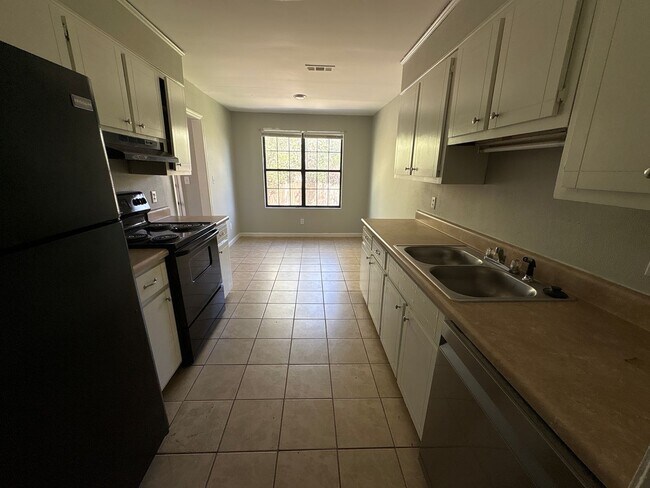 Building Photo - 2737 Royal St