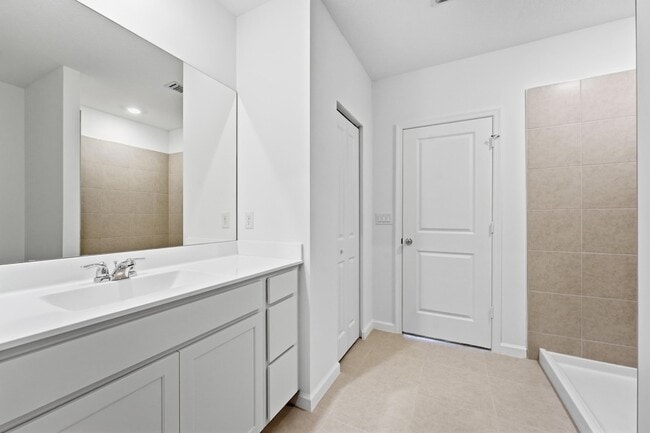 Building Photo - 10461 NW Suncrest Lp