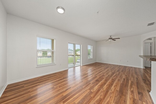 Building Photo - Elegant 2 bedrooms/2 bath condo located in St. Cloud with 1-Car garage