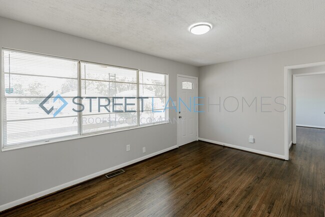 Building Photo - Charming 3 Bedroom in Birmingham!