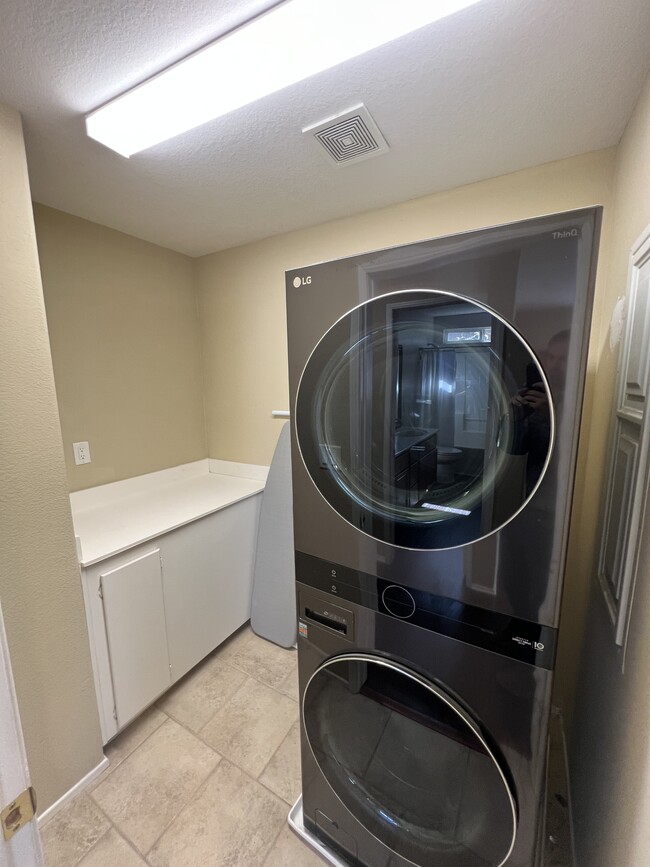 Building Photo - 46140 Grace Ct