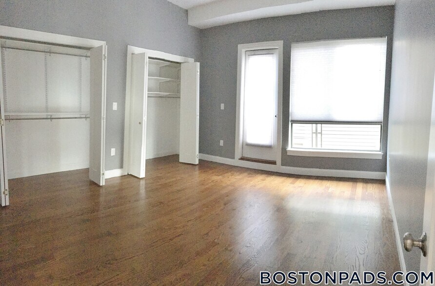 Building Photo - 339 D St