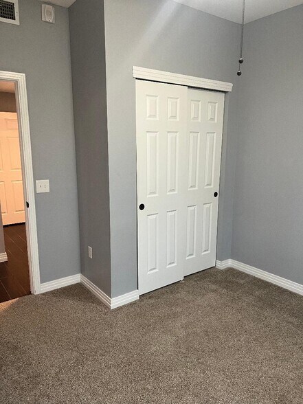 Building Photo - 12924 Ironstone Way
