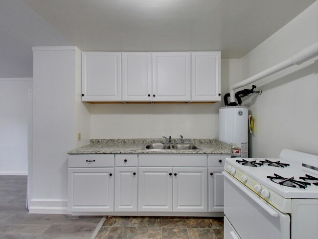 Building Photo - One Bedroom Available Now in Pac Heights!!