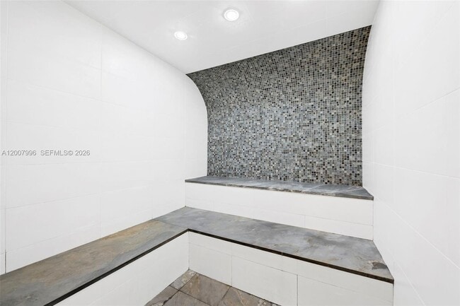 Building Photo - 2711 S Ocean Dr