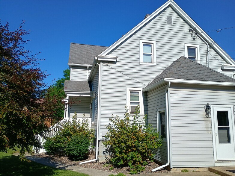 Building Photo - 107 N Park Ave