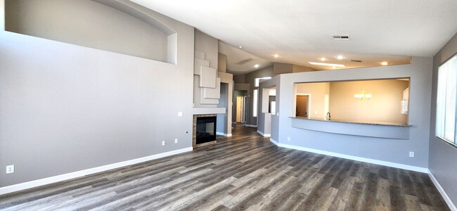 Building Photo - JUST RENOVATED 3 bedroom single story gem ...