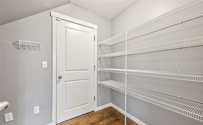 Building Photo - Updated 3 bedroom, 2.5 bath home in Tacoma!