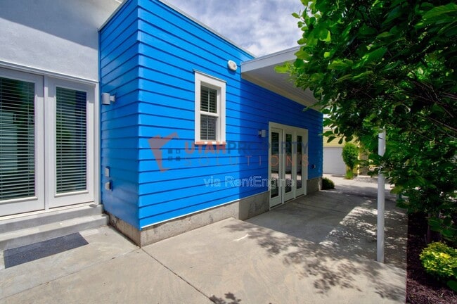 Building Photo - 10243 Petaluma Way