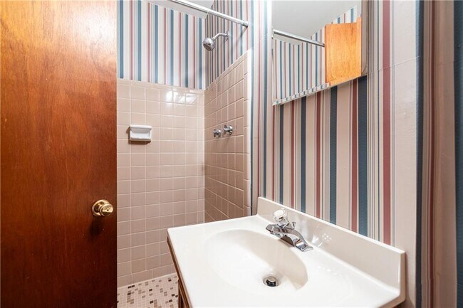 Building Photo - 216 Thomas Cir