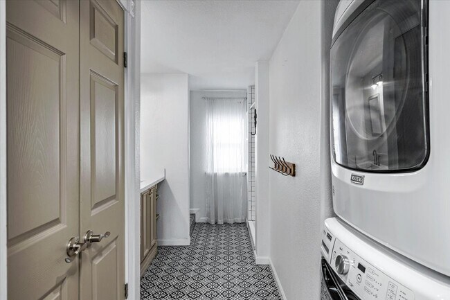 Building Photo - 5522 Avenue O 1/2