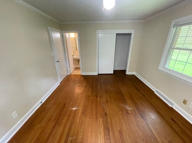 Building Photo - Adorable Apex Ranch on 2 Acres of Land!