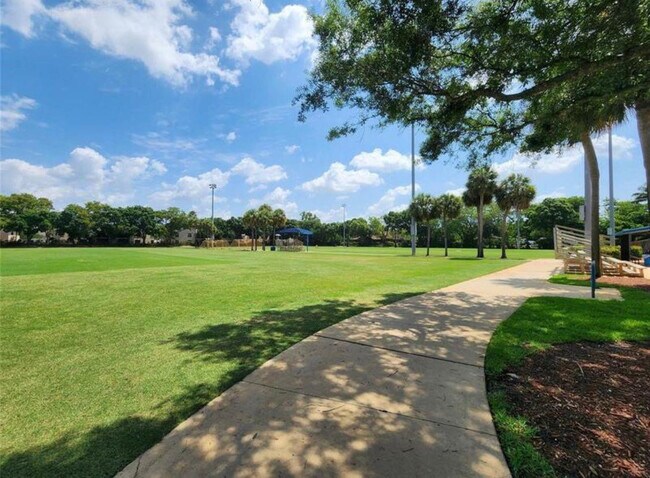 Building Photo - 3167 Cocoplum Cir