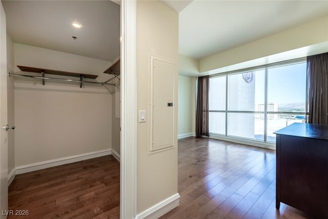 Building Photo - 2700 S Las Vegas Blvd