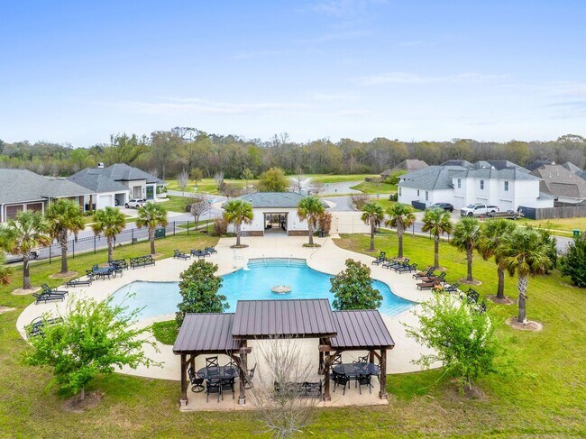 Building Photo - Luxury Living in The Woodlands - COMING SO...