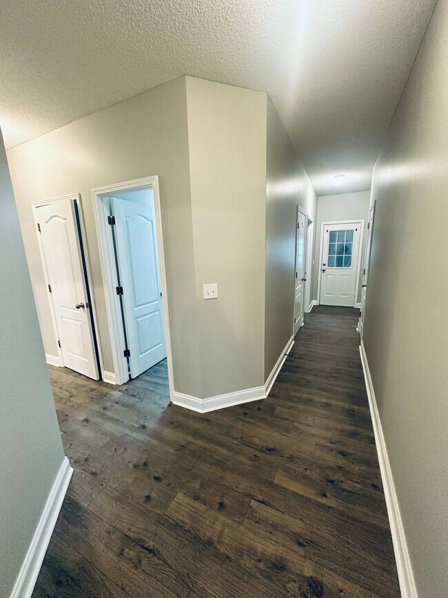 Building Photo - 406 Brookewater Ln