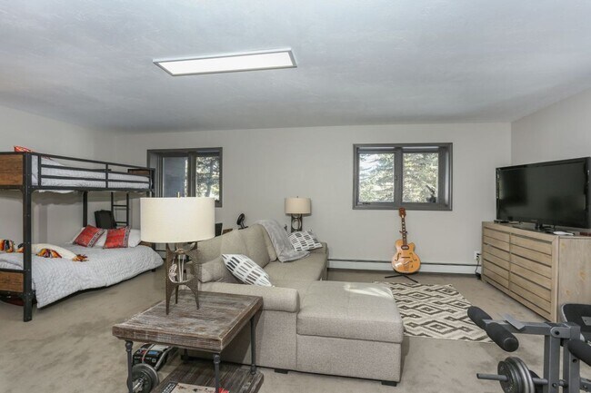 Building Photo - Beautiful 4 bed, 4 bath with garage in Fri...