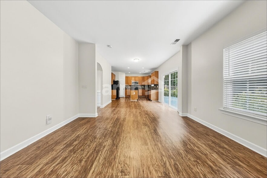 Building Photo - 2881 Island Point Dr NW