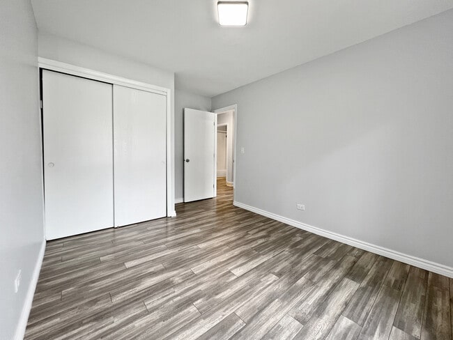 Building Photo - 24W500 Seabrook Ct