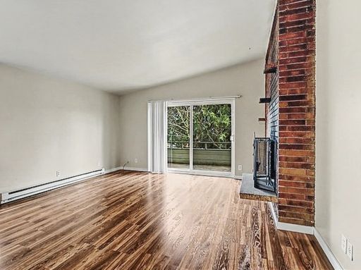 Building Photo - AVAILABLE NOW! Mid-century 2 Bedroom Apartment in Magnolia w/ Bonus Room and Private Balcony!
